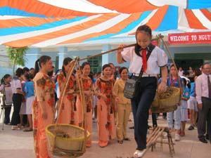 Cảm nhận ảo và tri thức rỗng