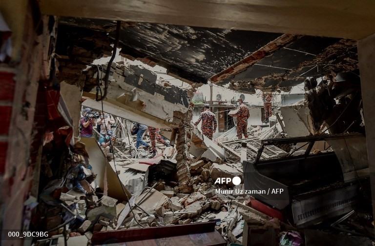 Cận cảnh vụ nổ lớn giữa thủ đô Bangladesh làm hàng chục người thương vong