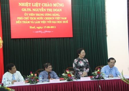 “Cần chú trọng ngành khoa học cơ bản và nhân văn”