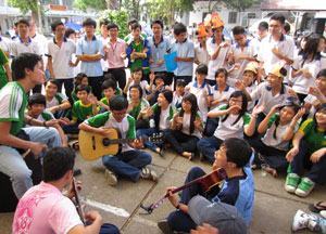 Cần giáo dục mục đích sống cho giới trẻ