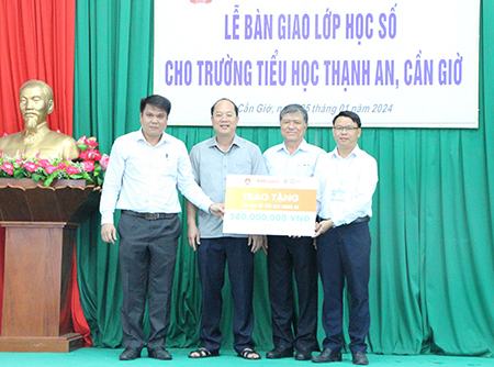 Bàn giao 2 lớp học số cho Trường Tiểu học Thạnh An