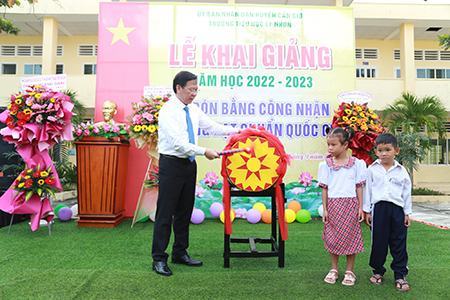 Quan tâm đời sống vật chất, tinh thần để giáo viên an tâm dạy học