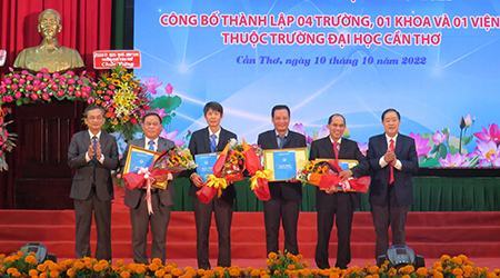 Trường Đại học Cần Thơ khai giảng công bố thành lập 4 trường trực thuộc