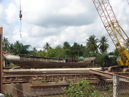 Cần Thơ: Khởi tố vụ án cột bê tông đổ làm 2 người chết