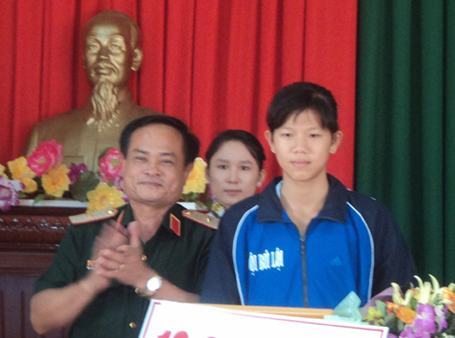 Cần Thơ: Tuyên dương kiện tướng bơi lội quốc gia 14 tuổi