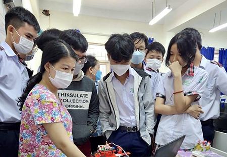 Cần trang bị cho học sinh kỹ năng giao tiếp trên mạng, sử dụng điện thoại thông minh