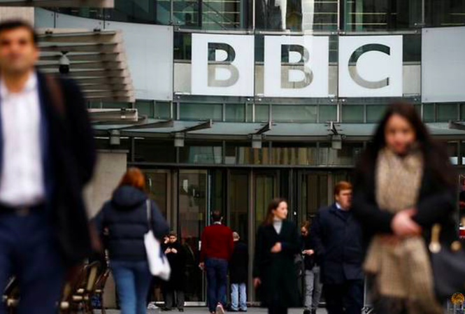 Căng thẳng Anh – Trung lan sang mặt trận báo chí