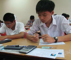 Căng thẳng với “3 Tây”