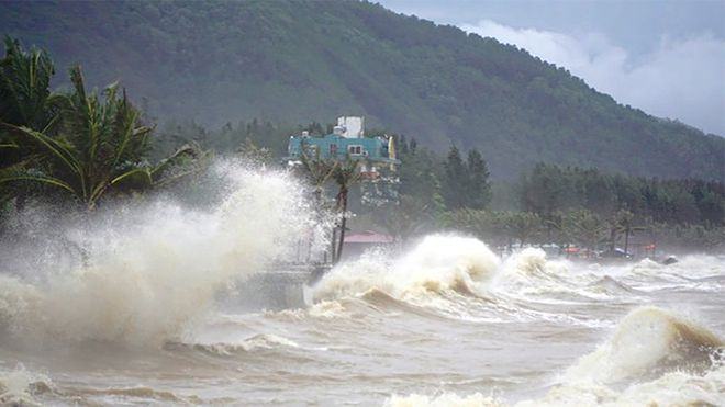 Bão Dujuan sẽ gây gió mạnh sóng lớn ở đông bắc Biển Đông /// Ảnh Thanh Niên