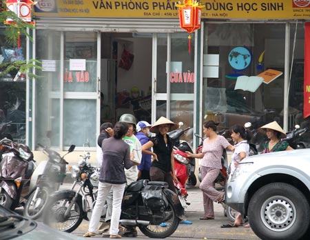 Cảnh giác với cò sách