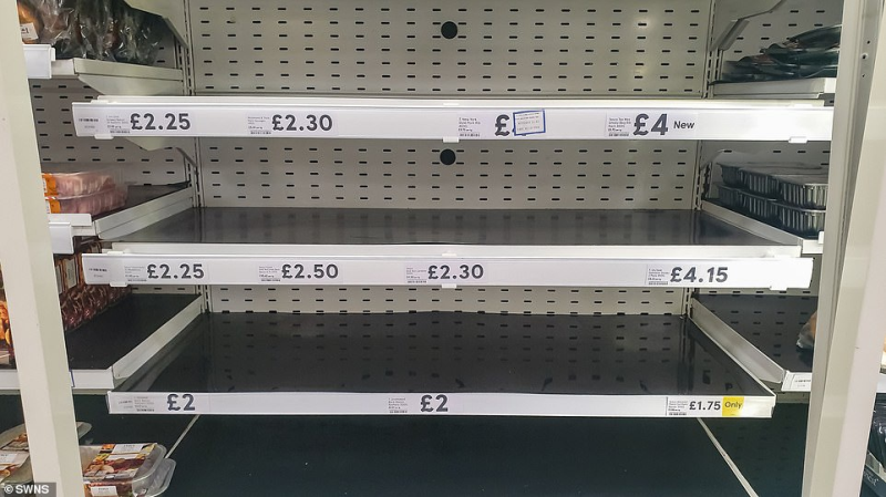 Cảnh siêu thị anh Anh hết sạch hàng hóa vì pingdemic - ảnh 3