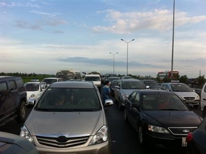 Cao tốc Cầu Giẽ-Ninh Bình tắc cứng vì trạm thu phí