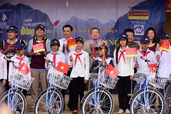 Hơn 1 tỷ đồng ủng hộ cho học sinh nghèo Đông Bắc biên cương