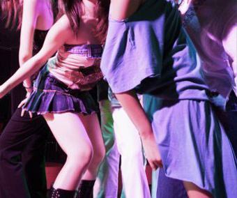 Cậu ấm, cô chiêu “đốt tiền nấu trứng”