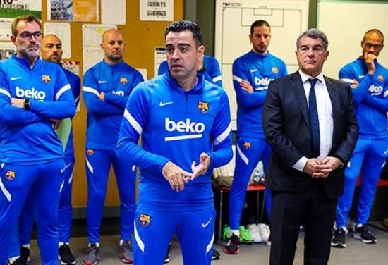 Cầu thủ Barca choáng với 10 quy định nghiêm của Xavi