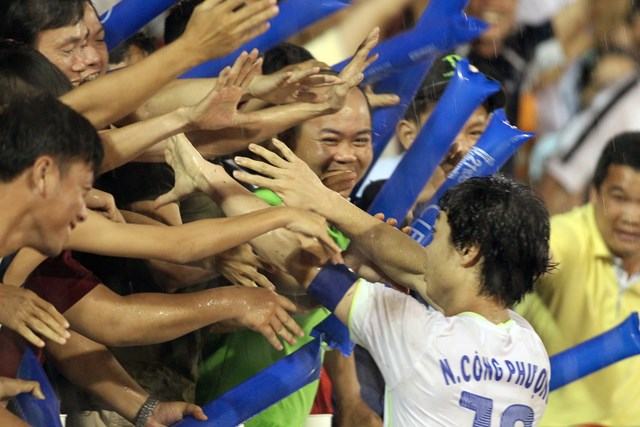 Cầu thủ Việt kiếm bộn tiền qua mạng xã hội - ảnh 2