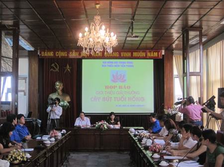 Cây bút Tuổi hồng khiến BGK ngỡ ngàng