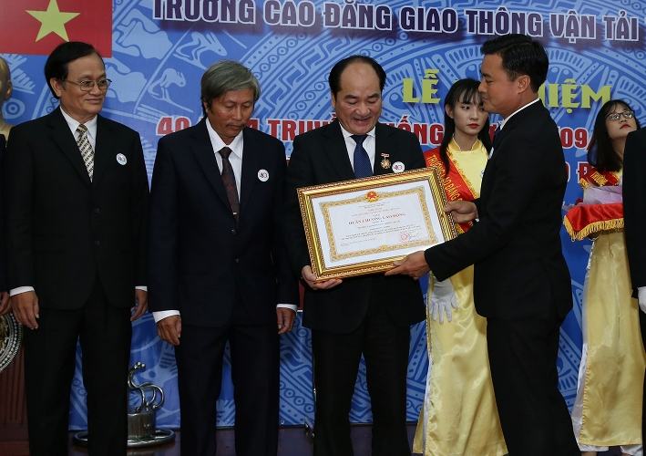 Trường CĐ Giao Thông Vận Tải TP.HCM kỷ niệm 40 năm thành lập và nhận HCLĐ hạng III (lần 2)