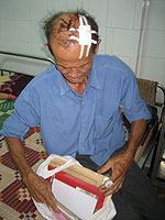 Cha già bị con ruột hành hung