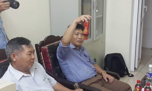 Chai Dr.Thanh có dị vật: Sản phẩm bị tác động bởi ngoại lực