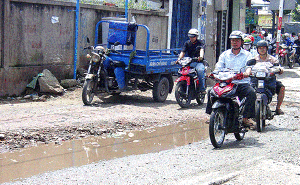 Chậm mở rộng đường Phạm Văn Bạch