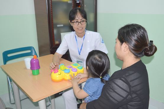 Can thiệp sớm khi trẻ chậm nói