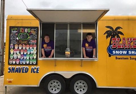 Chàng trai 20 tuổi bị down trở thành ông chủ trẻ nhất thị trấn - ảnh 1