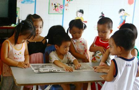 Cháu bé 3 tuổi đã biết đọc chữ