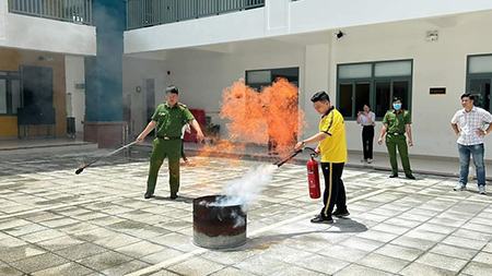 TP.HCM yêu cầu trường học tập huấn cách thoát nạn khi xảy ra cháy nổ cho giáo viên, học sinh