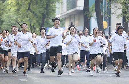 Hơn 600 giảng viên, học sinh, sinh viên, viên chức chạy bộ vì môi trường, lan tỏa lối sống xanh