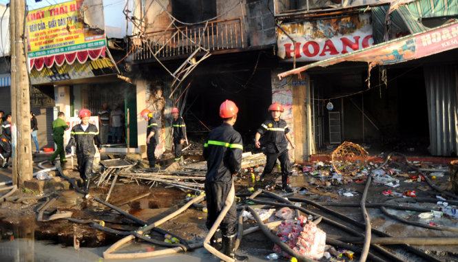 Cháy hai cửa hàng liền kề, một người tử vong 