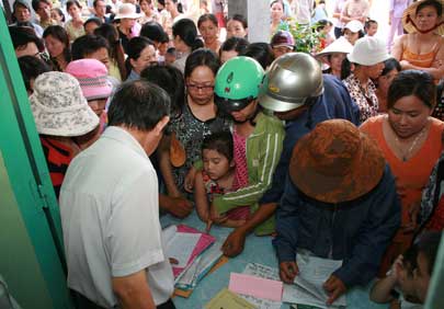 “Chạy” hộ khẩu cho trẻ vào lớp 1: Phụ huynh phờ phạc, nhà trường khốn đốn