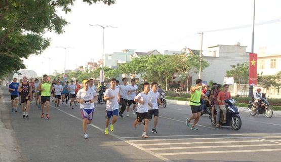 Chạy Iroman gây quỹ cho trẻ sơ sinh