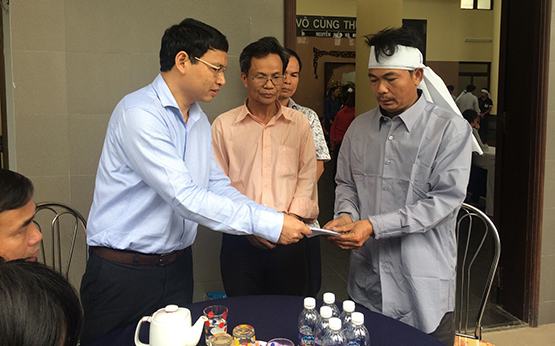 Hỗ trợ gia đình có 3 người tử vong do cháy nhà