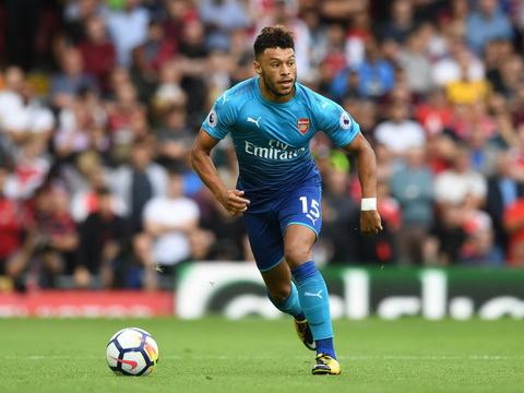 Chelsea đạt được thỏa thuận chiêu mộ Oxlade Chamberlain