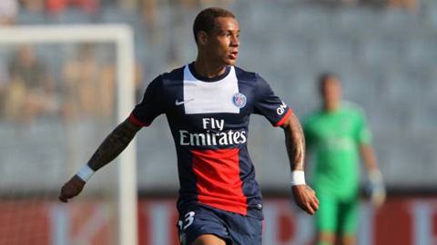 Van der Wiel vào tầm ngắm của HLV Mourinho