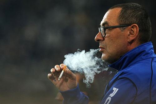 Chelsea tìm khu hút thuốc cho Sarri trong sân Stamford Bridge