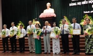 Chỉ có học mới thoát nghèo