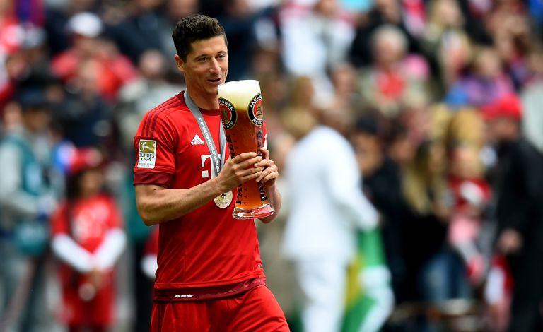 Chi đậm, Man Utd trở lại thương vụ Lewandowski