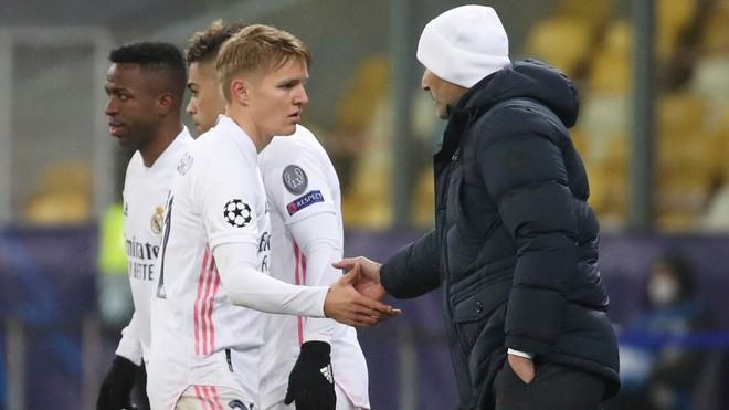 Chỉ được đá 367 phút, Odegaard đòi rời Real Madrid