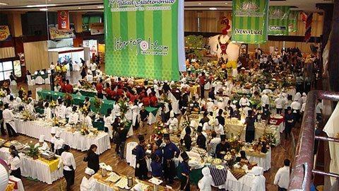 Chi tiền triệu mở tiệc 1/6 cho con