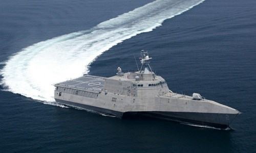 Chiến hạm Mỹ bị thủng khi băng qua kênh đào Panama