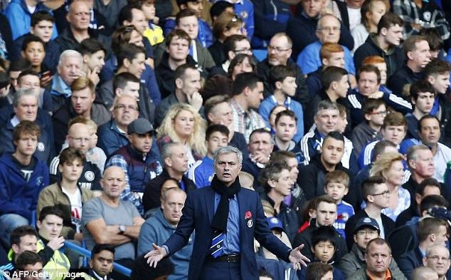 Chiều lòng Mourinho, Chủ tịch Chelsea đàm phán với CĐV