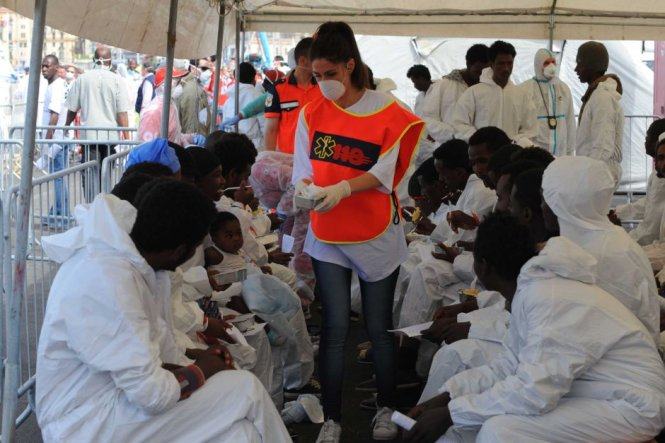 Chìm thuyền ngoài khơi Ý, 40 người chết