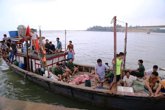 Cứu 43 người gặp nạn trong vụ chìm tàu gần đảo Cồn Cỏ