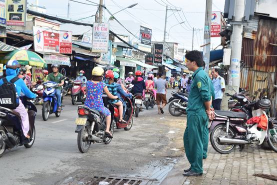 Chợ tự phát: Càng dẹp càng… phát