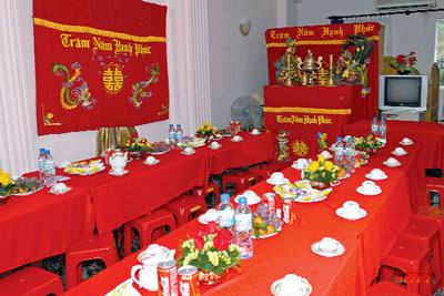 Cho thuê hai họ, nghề lạ ở Sài Gòn