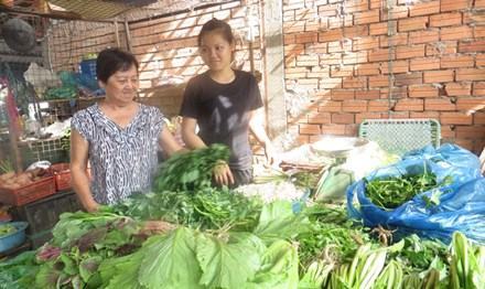 Chợ tư, định cư hàng rong