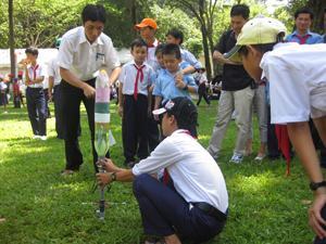 Chơi, hát để học