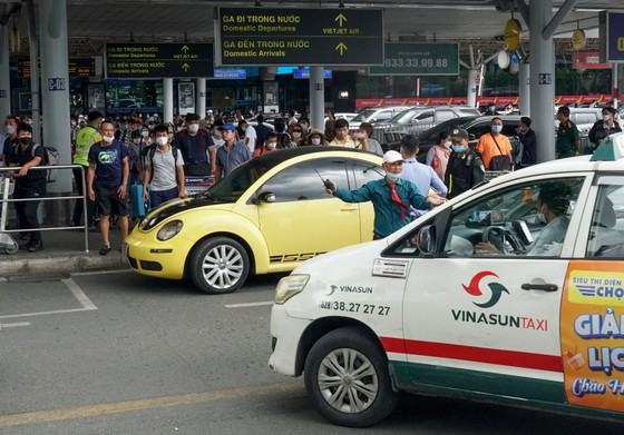 Chống ùn tắc sân bay Tân Sơn Nhất: Phải uống thuốc đủ liều ảnh 1